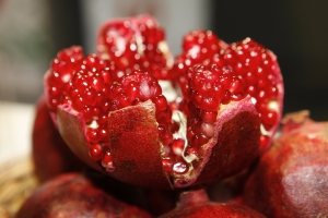 gallery/pomegranate-open-196800_1920